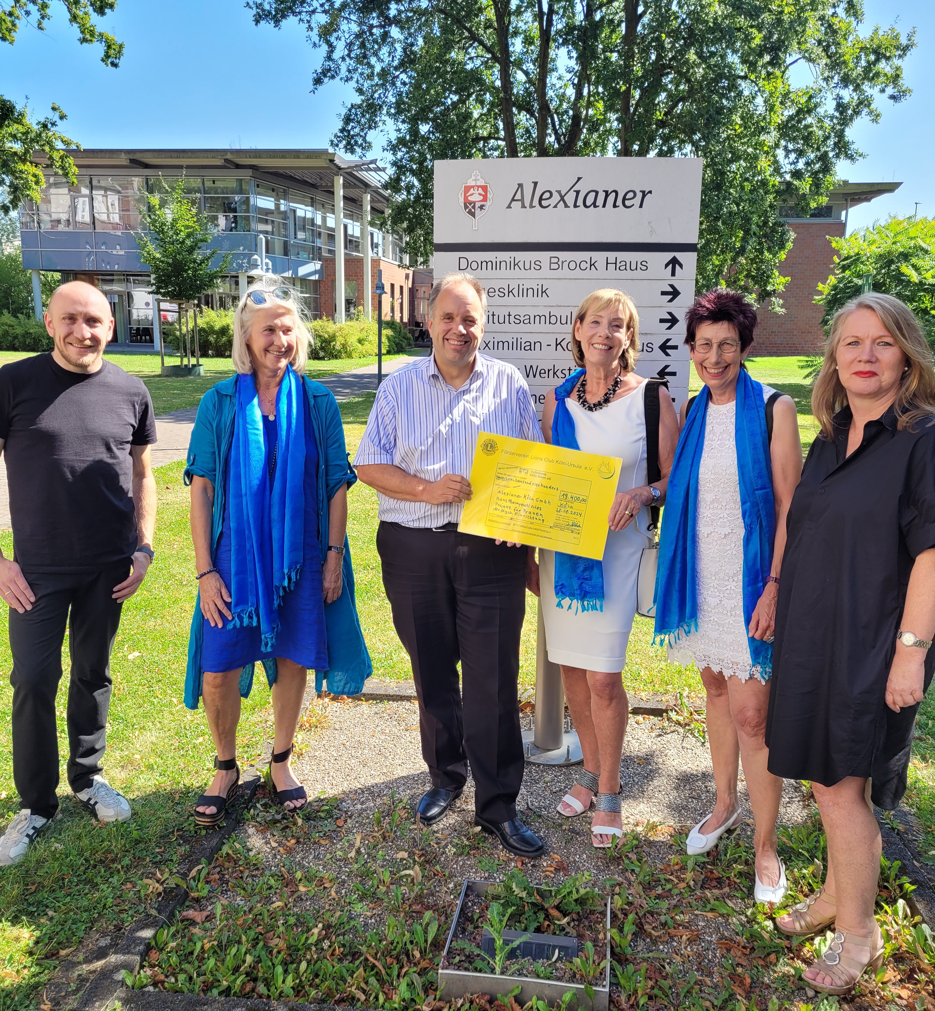 Scheckuebergabe bei den Alexianern