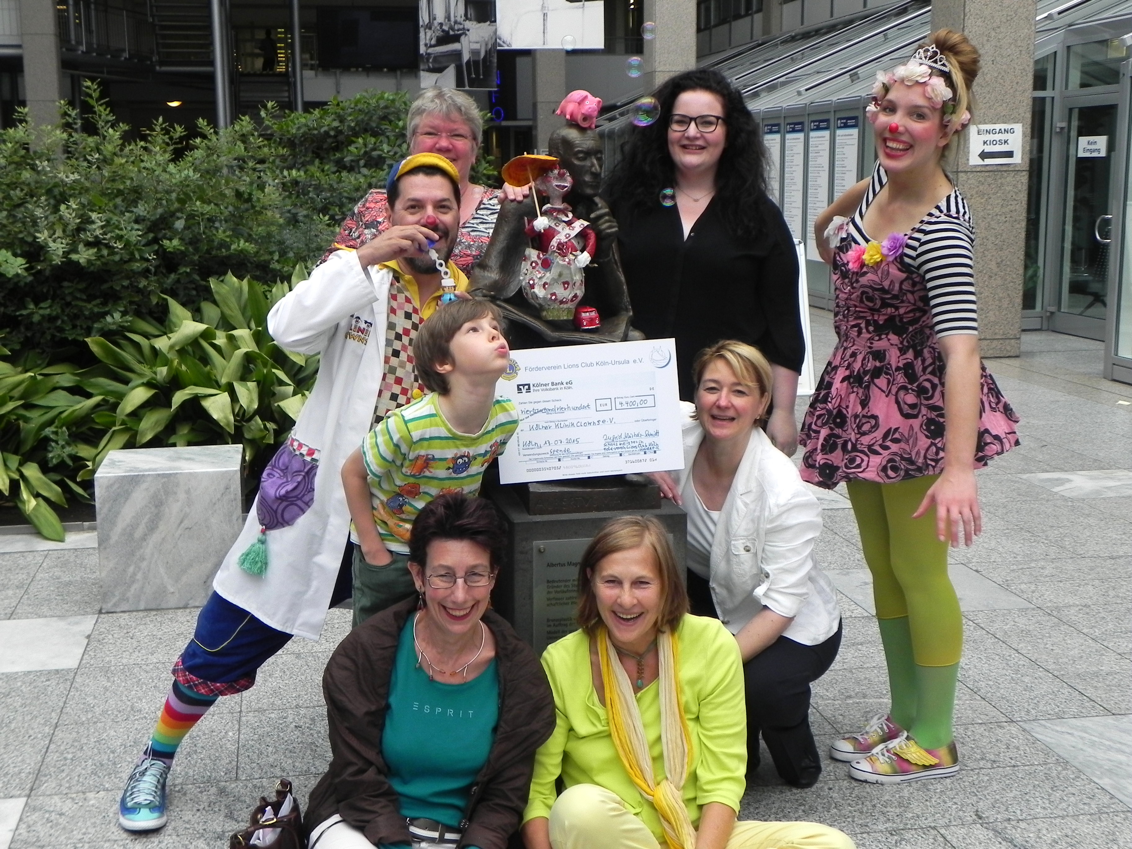 Spendenübergabe an die Klinik Clowns 2015